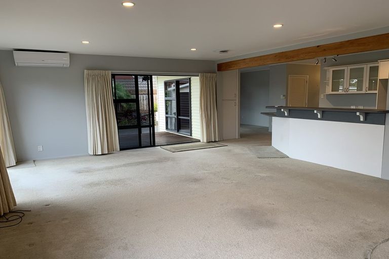 Photo of property in 57 Avonleigh Road, Green Bay, Auckland, 0604