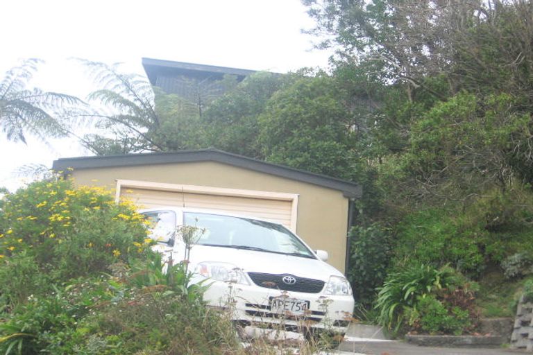 Photo of property in 141 Miromiro Road, Normandale, Lower Hutt, 5010