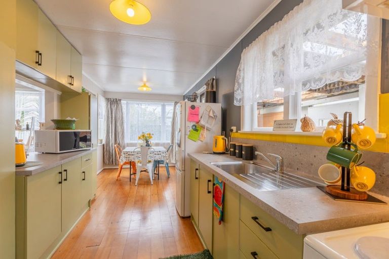 Photo of property in 6 Churchill Street, Waipukurau, 4200