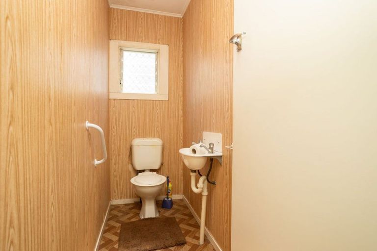 Photo of property in 10 Allardice Street, Dannevirke, 4930