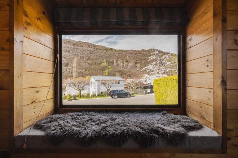 Photo of property in 8 Devon Street, Arrowtown, 9302