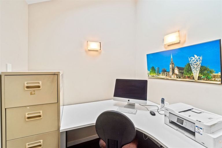 Photo of property in 14 Kent Lodge Avenue, Avonhead, Christchurch, 8042