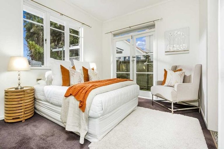 Photo of property in 78a Lake Road, Narrow Neck, Auckland, 0624