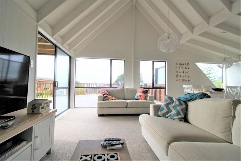 Photo of property in 11 Kon Tiki Road, Whiritoa, Whangamata, 3691