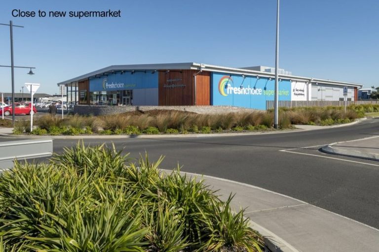 Photo of property in 16 Makura Drive, Papamoa Beach, Papamoa, 3118