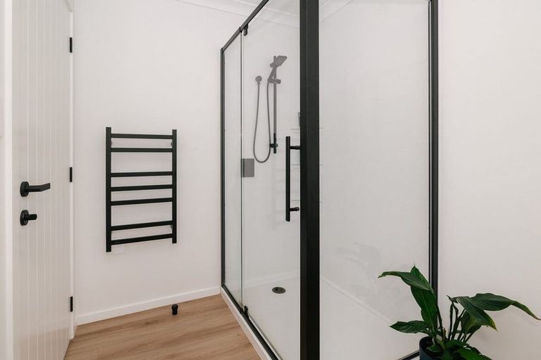 Photo of property in 22a La Lena Grove, Fitzherbert, Palmerston North, 4410