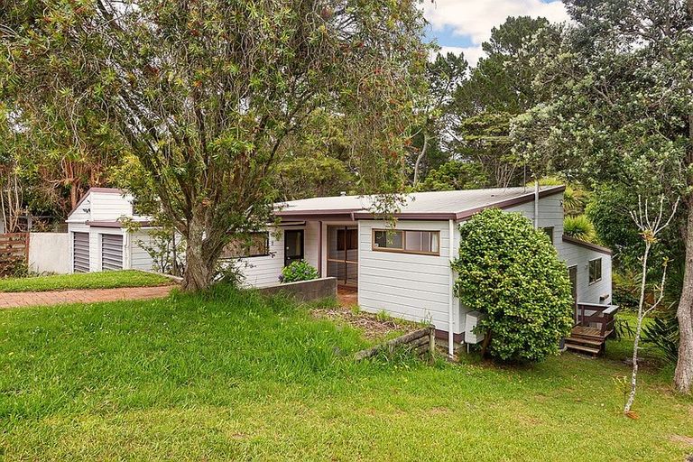 Photo of property in 18 Kawaka Street, Titirangi, Auckland, 0604