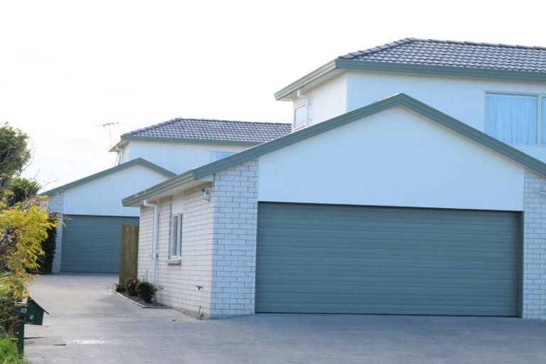 Photo of property in 2/19 Ambleside Drive, Northpark, Auckland, 2013