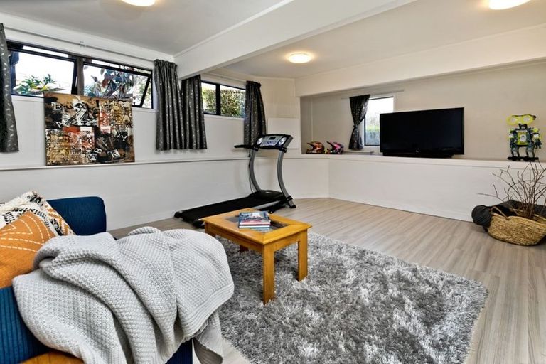 Photo of property in 65 Luckens Road, West Harbour, Auckland, 0618