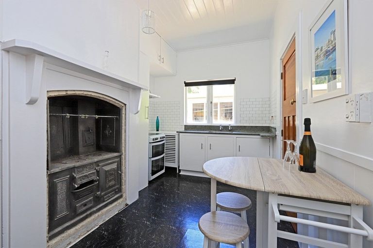 Photo of property in 120 Shakespeare Road, Bluff Hill, Napier, 4110