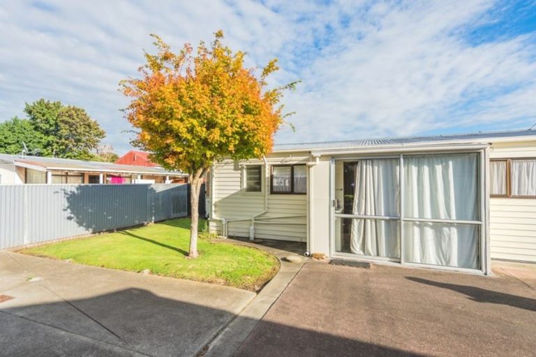 Photo of property in 2 Glasgow Street, Takaro, Palmerston North, 4412