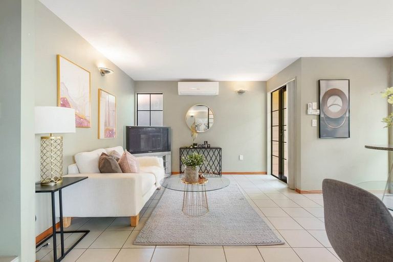 Photo of property in 3a Woodside Avenue, Northcote, Auckland, 0627