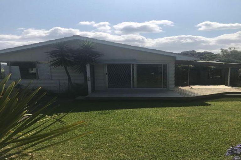 Photo of property in 2/561 Beach Road, Murrays Bay, Auckland, 0630