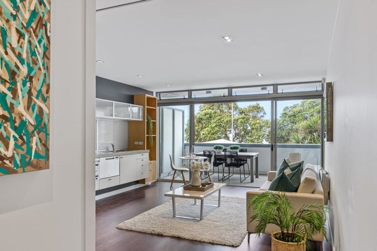 Photo of property in Ocean Breeze Apts, 2107/87 Clyde Road, Browns Bay, Auckland, 0630