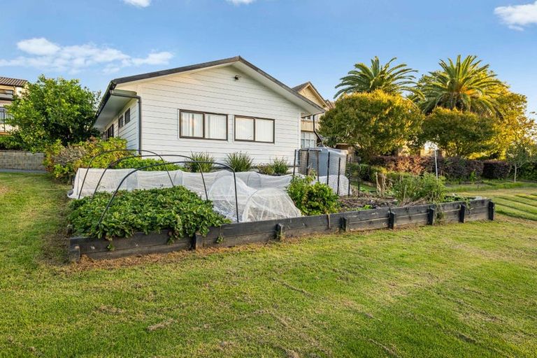Photo of property in 143 Whangaparaoa Road, Red Beach, 0932