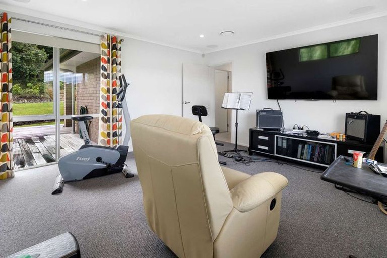 Photo of property in 2g Country Club Lane, Waiuku, 2123