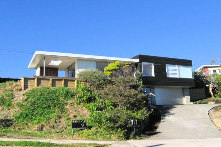 Photo of property in 6 Kawau Grove, Waikanae Beach, Waikanae, 5036