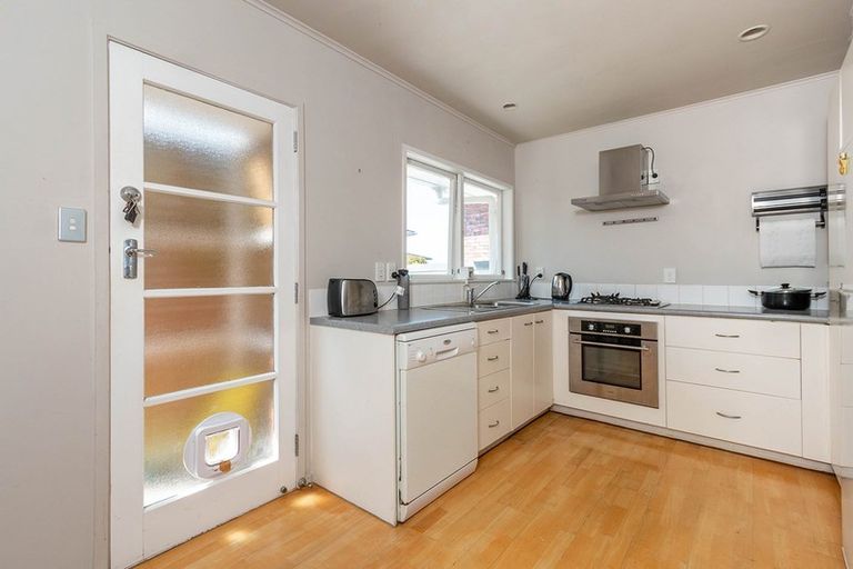 Photo of property in 2/12 Walter Street, Hauraki, Auckland, 0622