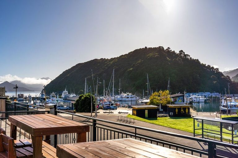 Photo of property in 15 Wellington Street, Picton, 7220