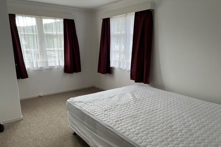 Photo of property in 27 Newcombe Street, Naenae, Lower Hutt, 5011