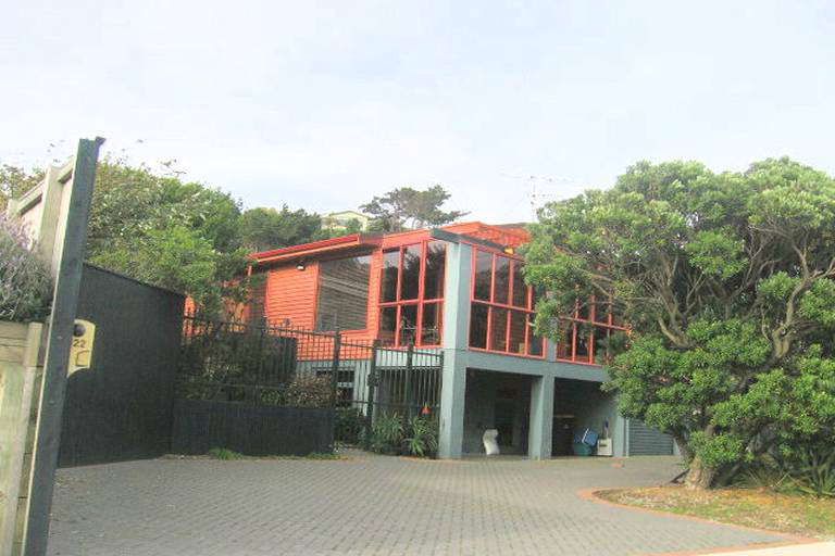 Photo of property in 122 Mana Esplanade, Paremata, Porirua, 5026