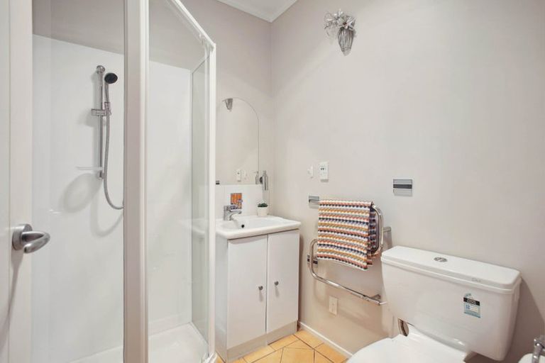 Photo of property in 18 Deanna Drive, West Harbour, Auckland, 0618