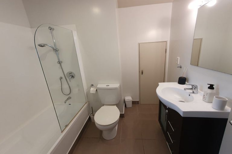 Photo of property in 100e Karepa Street, Brooklyn, Wellington, 6021