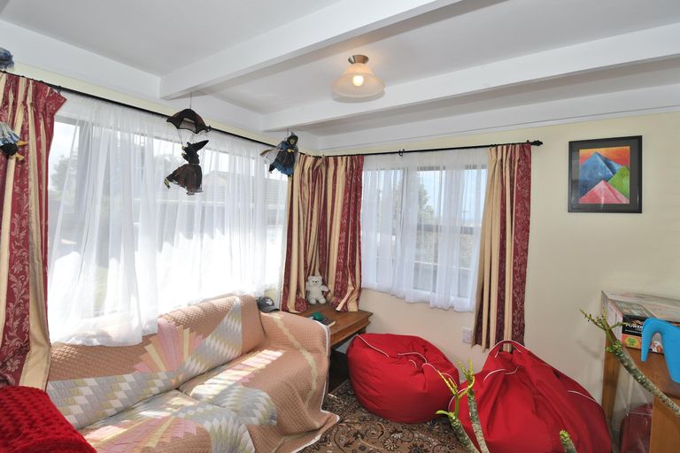 Photo of property in 12 Totara Road, Leigh, 0985