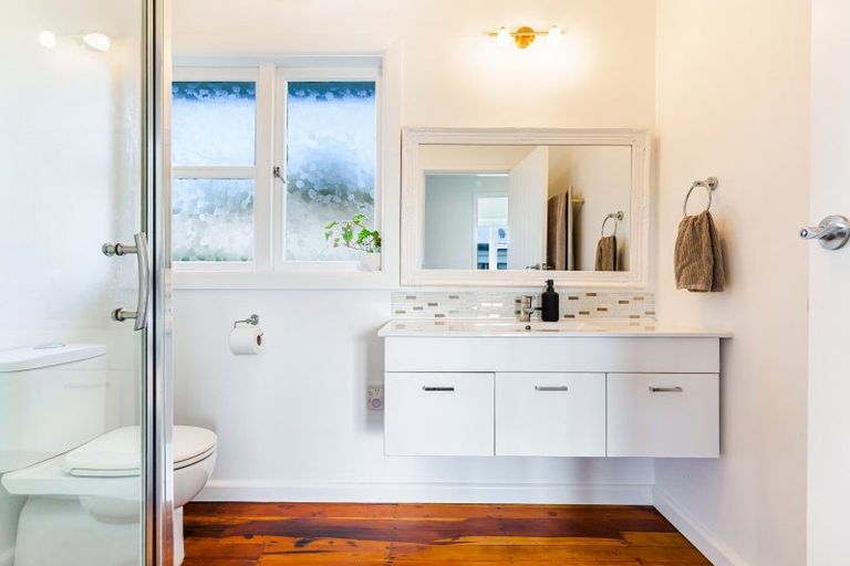 Photo of property in 17 Tainui Street, Torbay, Auckland, 0630