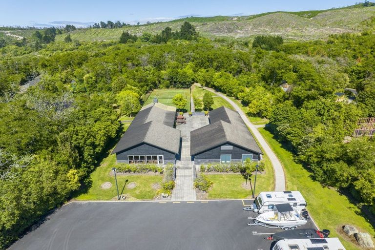 Photo of property in 10 Winnie Close, Acacia Bay, Taupo, 3330