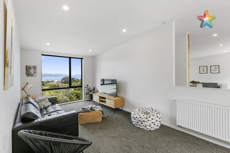 Photo of property in 58b Pekanga Road, Normandale, Lower Hutt, 5010