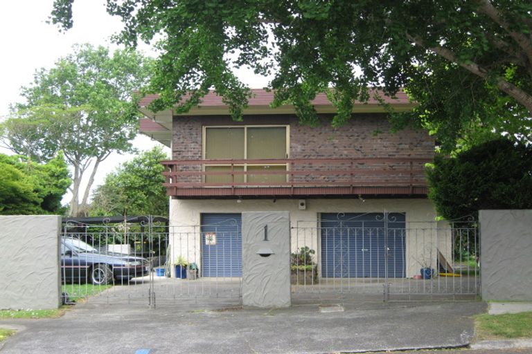 Photo of property in 1 Challen Close, Conifer Grove, Takanini, 2112