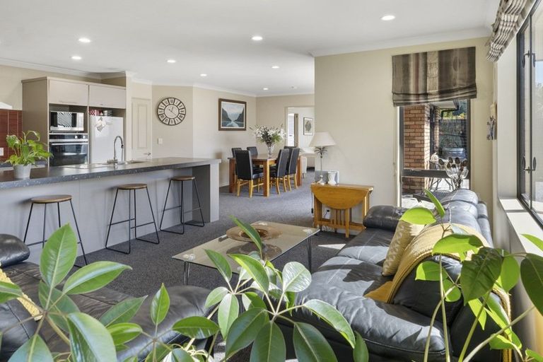 Photo of property in 17 Weka Place, Picton, 7220