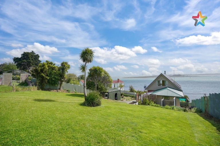 Photo of property in 14 Marine Parade, Bluff, 9814