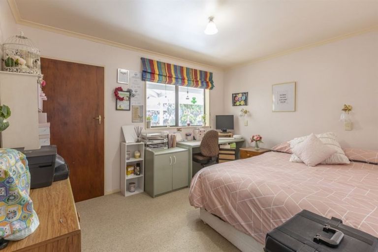 Photo of property in 95 John F Kennedy Drive, Milson, Palmerston North, 4414