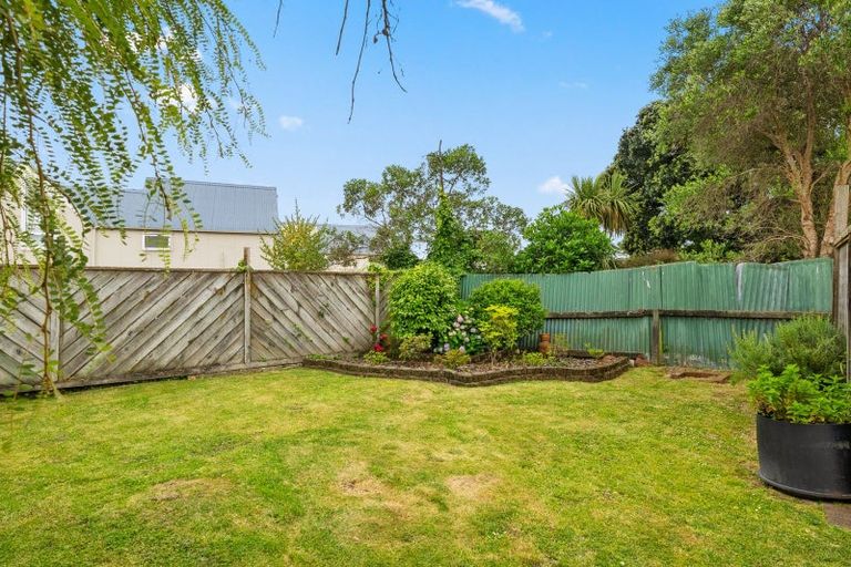 Photo of property in 18 York Street, Moera, Lower Hutt, 5010