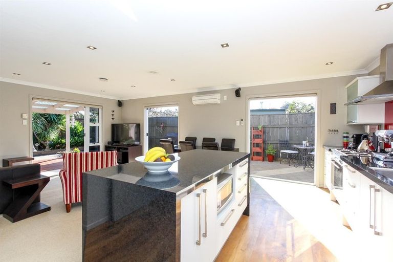 Photo of property in 81c Huatoki Street, Vogeltown, New Plymouth, 4310