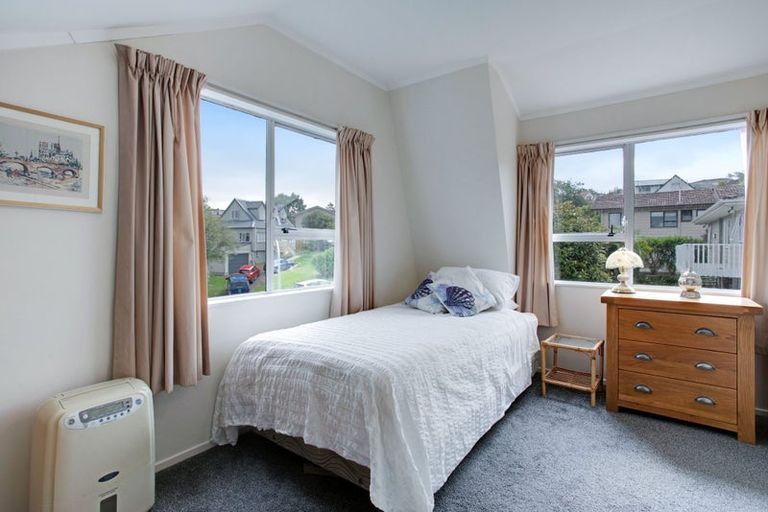 Photo of property in 13 Tetrarch Place, Totara Vale, Auckland, 0629