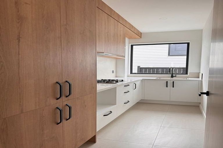 Photo of property in 2 Lumber Rise, Swanson, Auckland, 0614