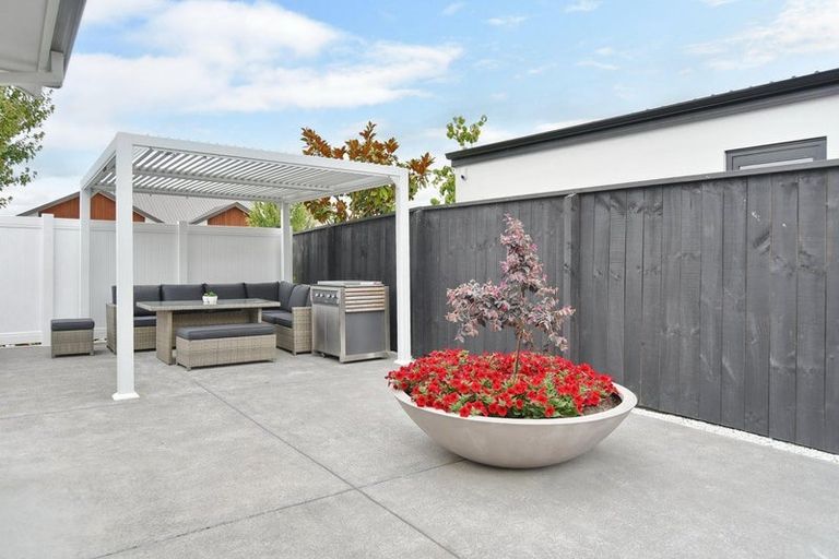 Photo of property in 19 Lewis Close, Rangiora, 7400