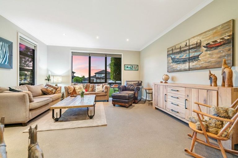 Photo of property in 18 Corsica Way, Karaka, Papakura, 2113