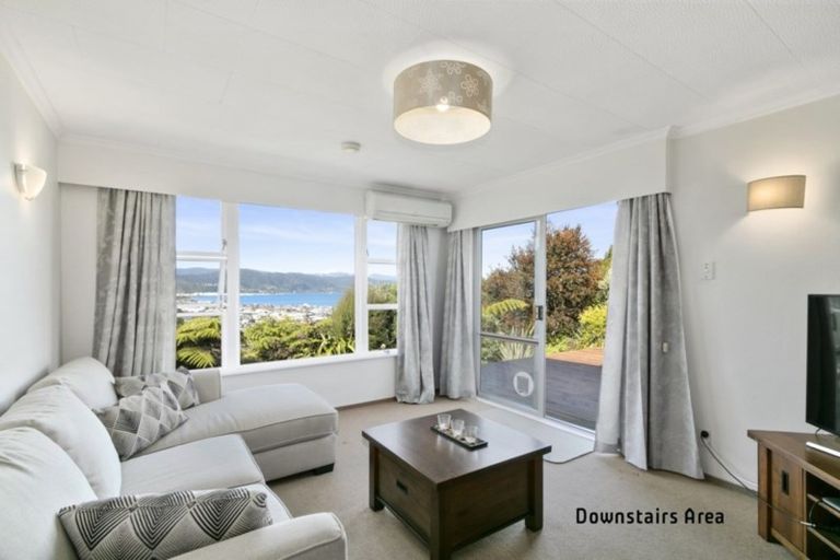 Photo of property in 31 Rakeiora Grove, Korokoro, Lower Hutt, 5012
