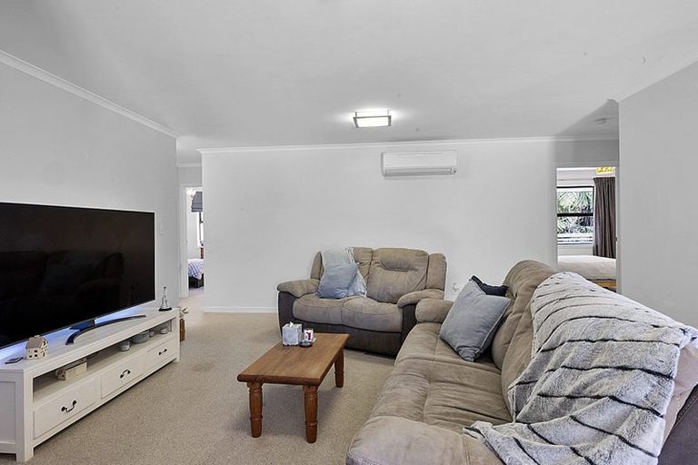 Photo of property in 4 Dunbar Place, Highlands Park, New Plymouth, 4312