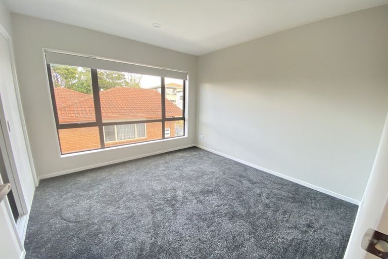 Photo of property in 3f Westall Road, New Lynn, Auckland, 0600