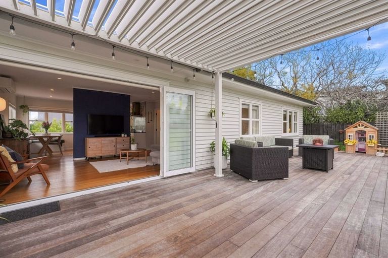 Photo of property in 1/77 Birkdale Road, Birkdale, Auckland, 0626