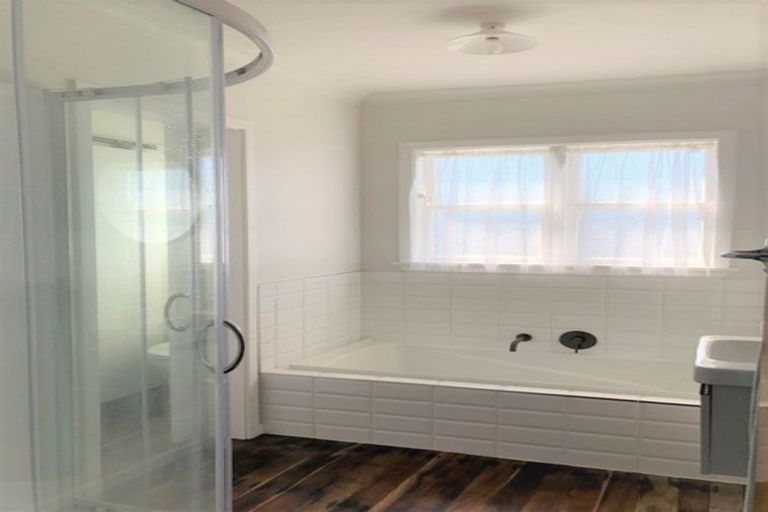 Photo of property in 8 Windsor Place, Levin, 5510