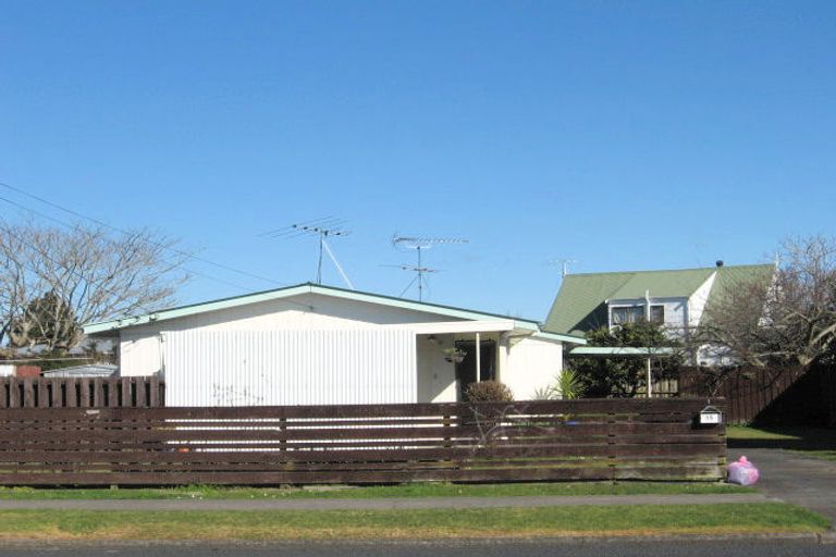 Photo of property in 2/35 Kelvin Road, Papakura, 2110