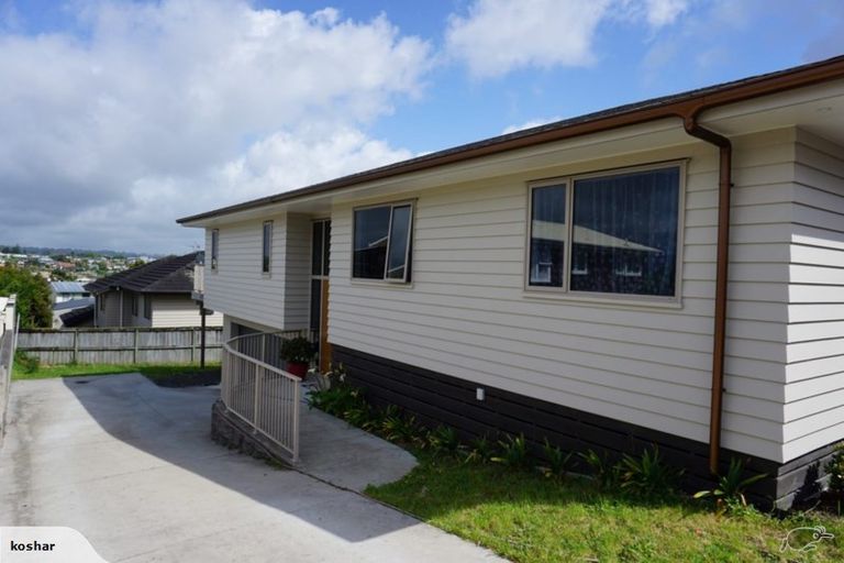 Photo of property in 27a Kirrie Avenue, Te Atatu South, Auckland, 0610