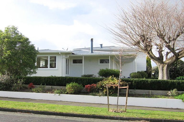 Photo of property in 2 Luton Street, Hokowhitu, Palmerston North, 4410