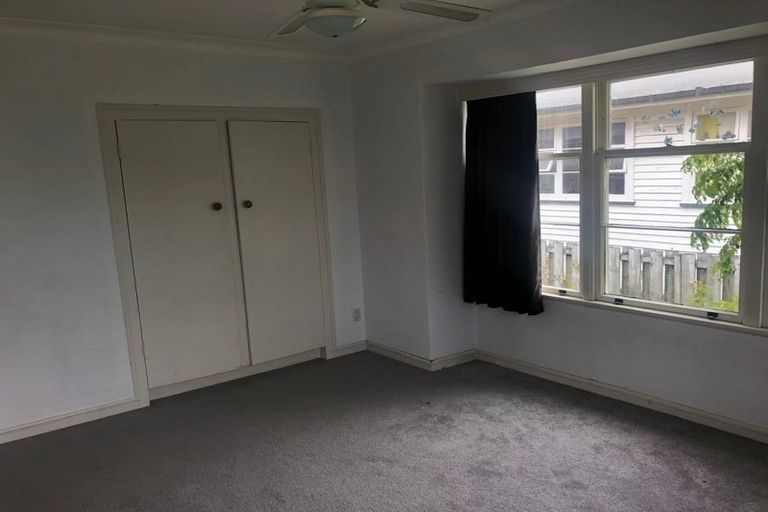 Photo of property in 34 Roberts Avenue, Bayswater, Auckland, 0622